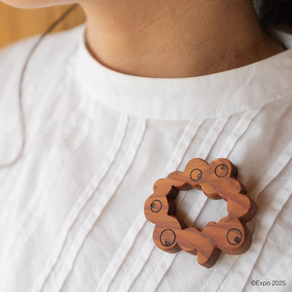 EXPO2025 公式ロゴ 木のブローチ AUC/175 杉 Ⓚ